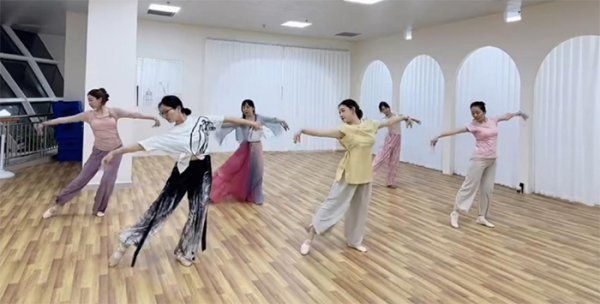民间资本 聊城市总工会依托工人文化宫活动不断线&#32;让职工乐享“清凉一夏”