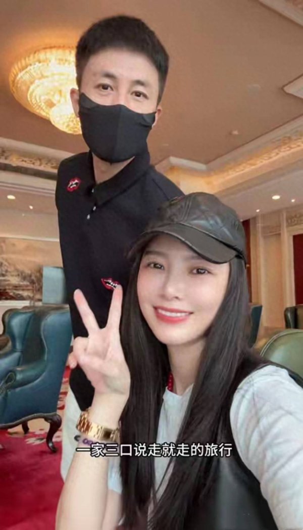 六六配资 杜淳王灿带娃深圳度假，住海景房吃高价响螺，竟称夫妻分居多年？