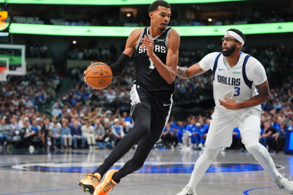 嘉汇优配交易 狂轰40+15! 文班打爆浓眉和弗拉格 多次逆天暴扣引客场倒戈高呼MVP